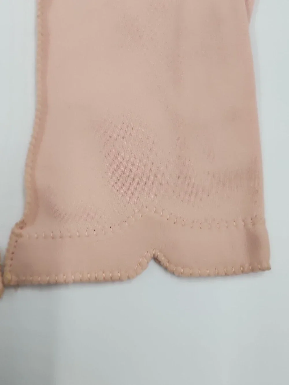 Vintage Women's Classic Scalloped Edge Gloves - Blush Pink